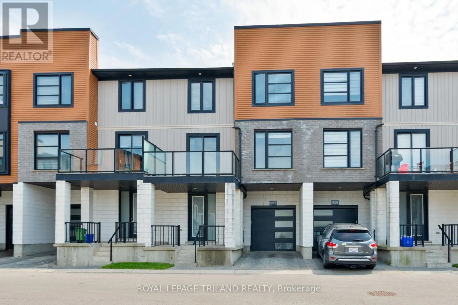 927 SARNIA ROAD
