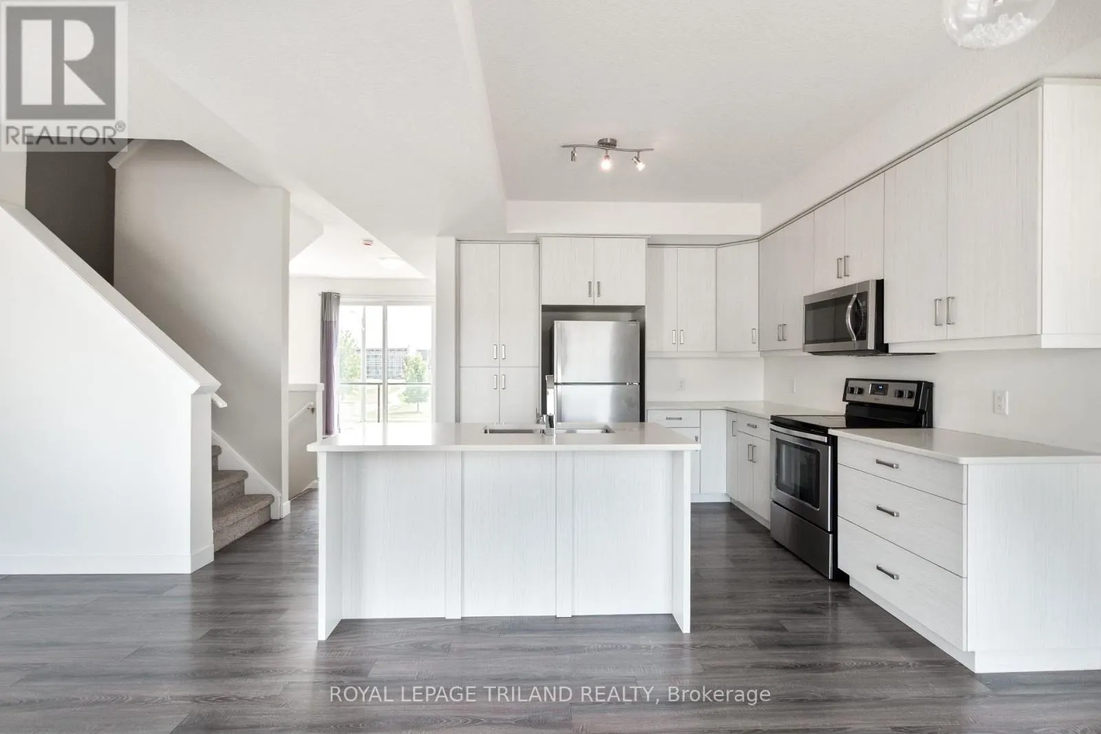 927 SARNIA ROAD