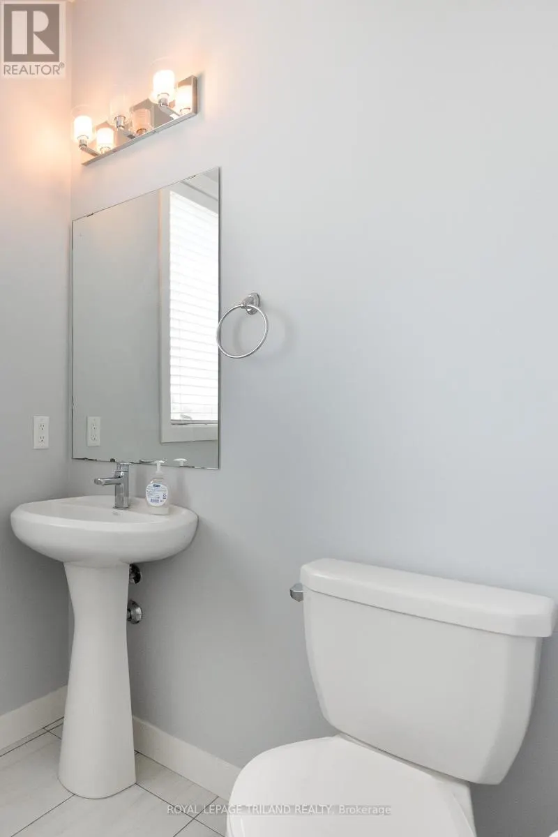 927 SARNIA ROAD