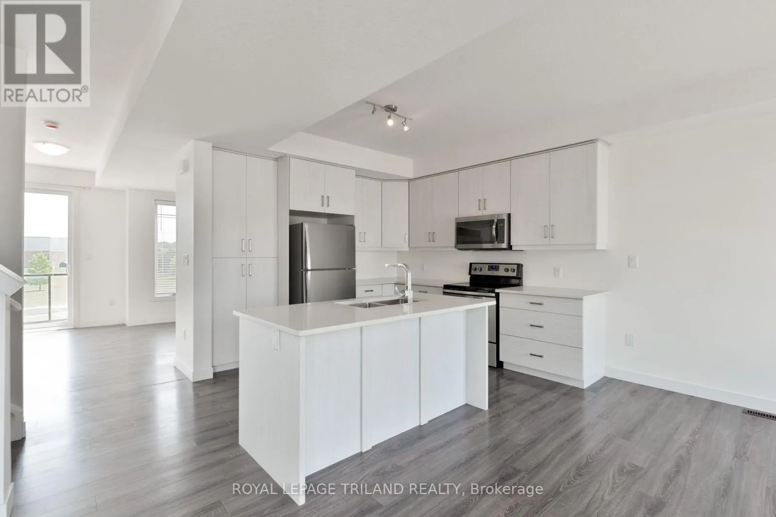 927 SARNIA ROAD
