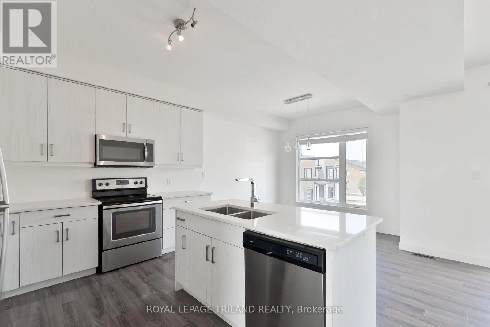 927 SARNIA ROAD