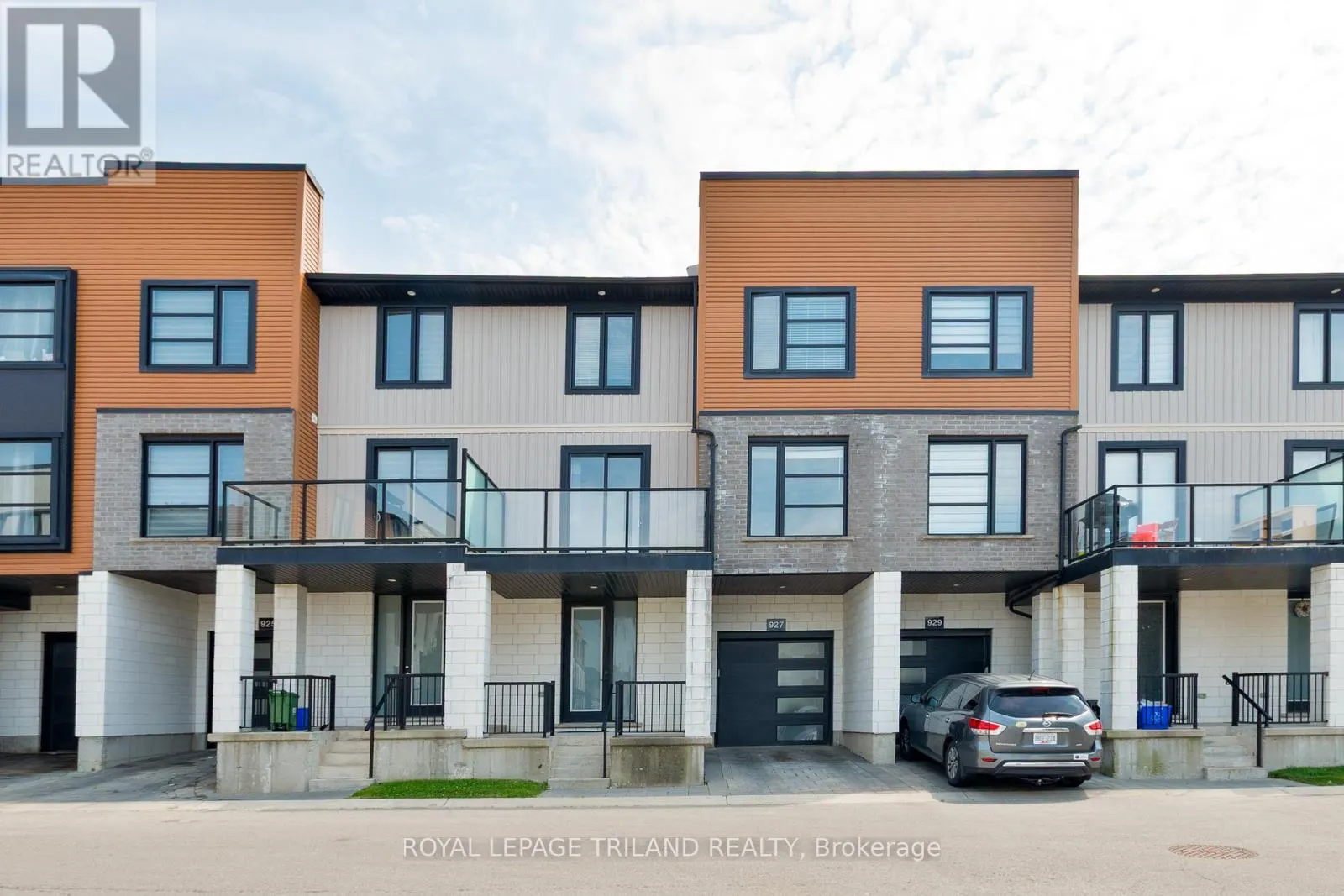 927 SARNIA ROAD