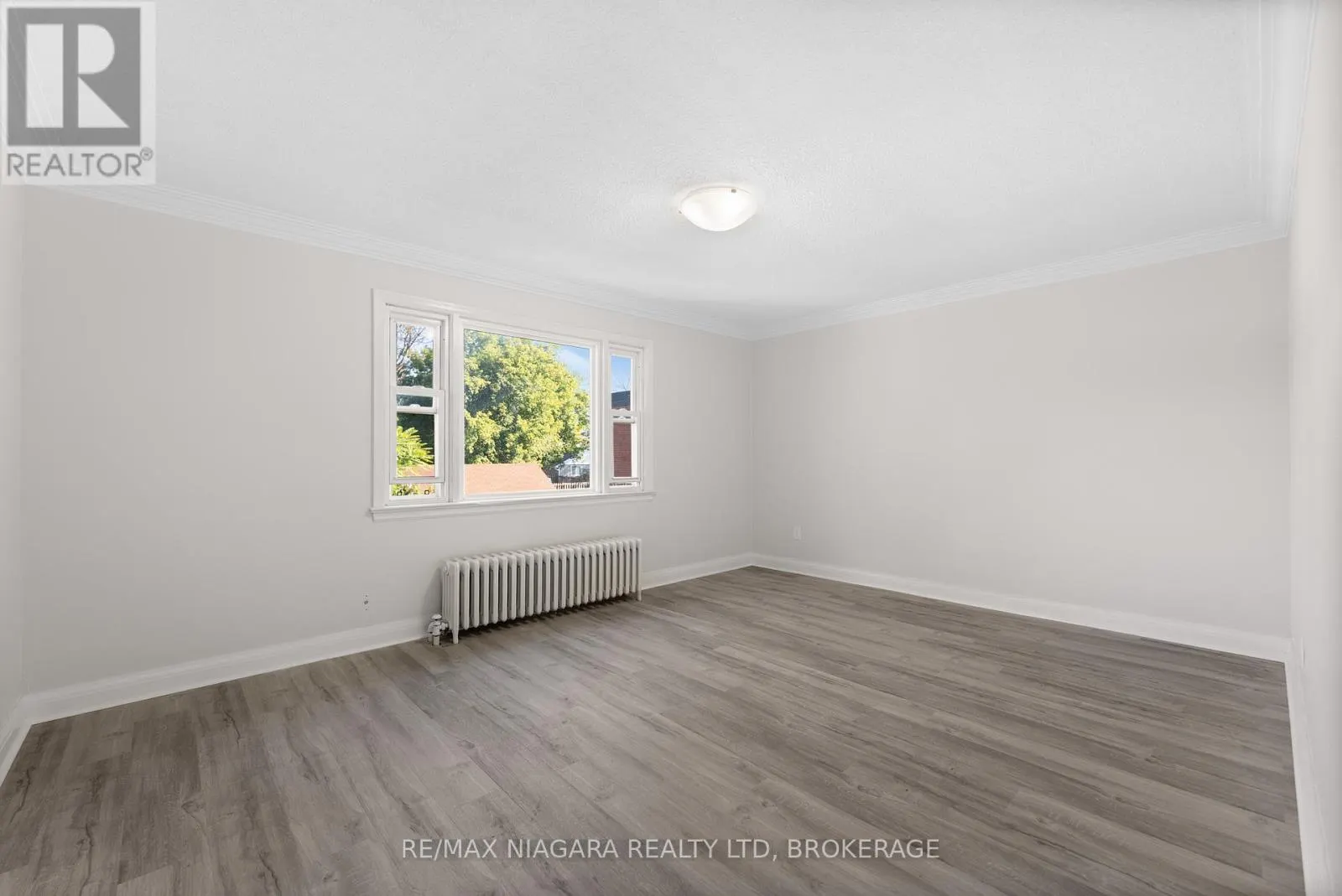 24 GALE CRESCENT