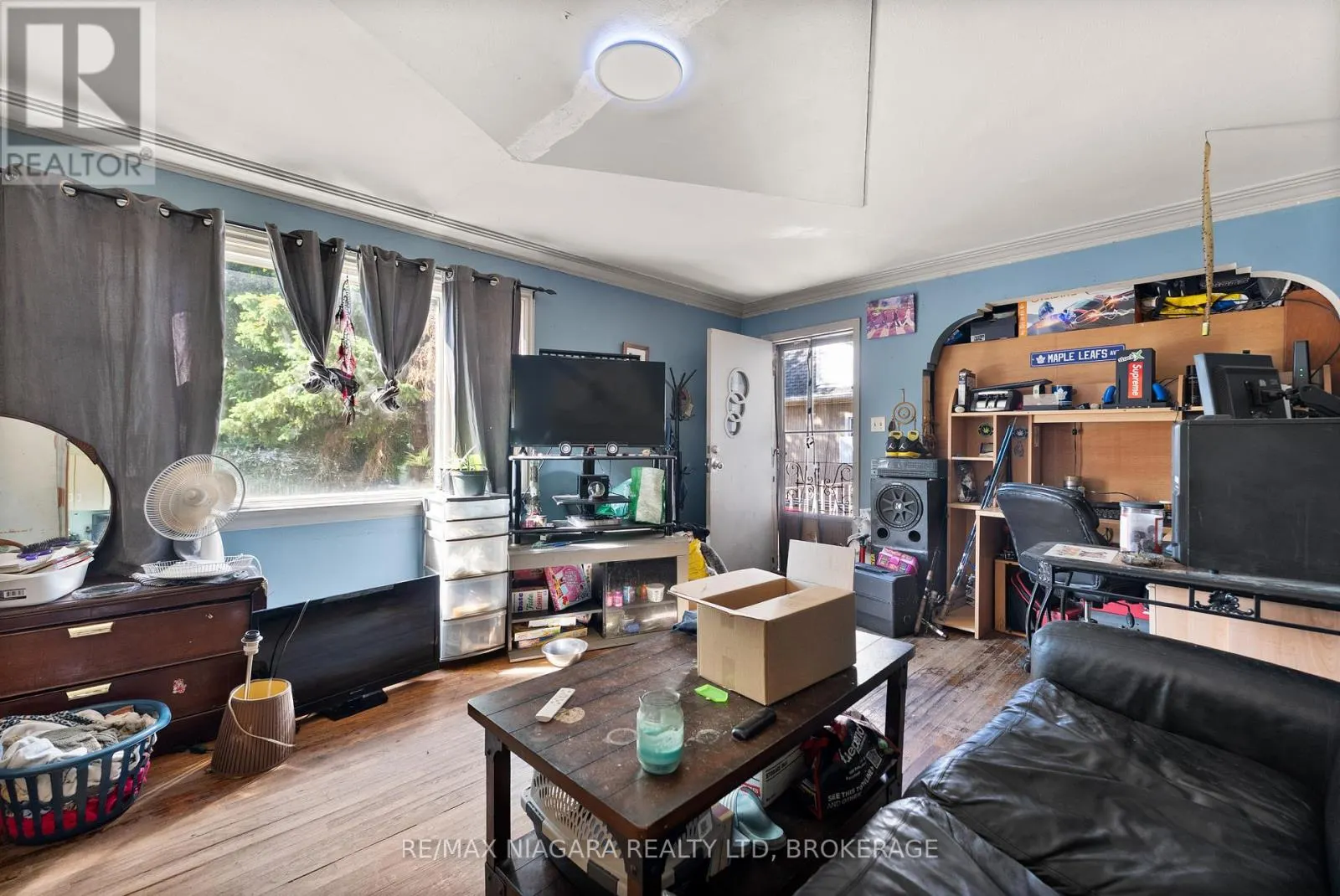 24 GALE CRESCENT