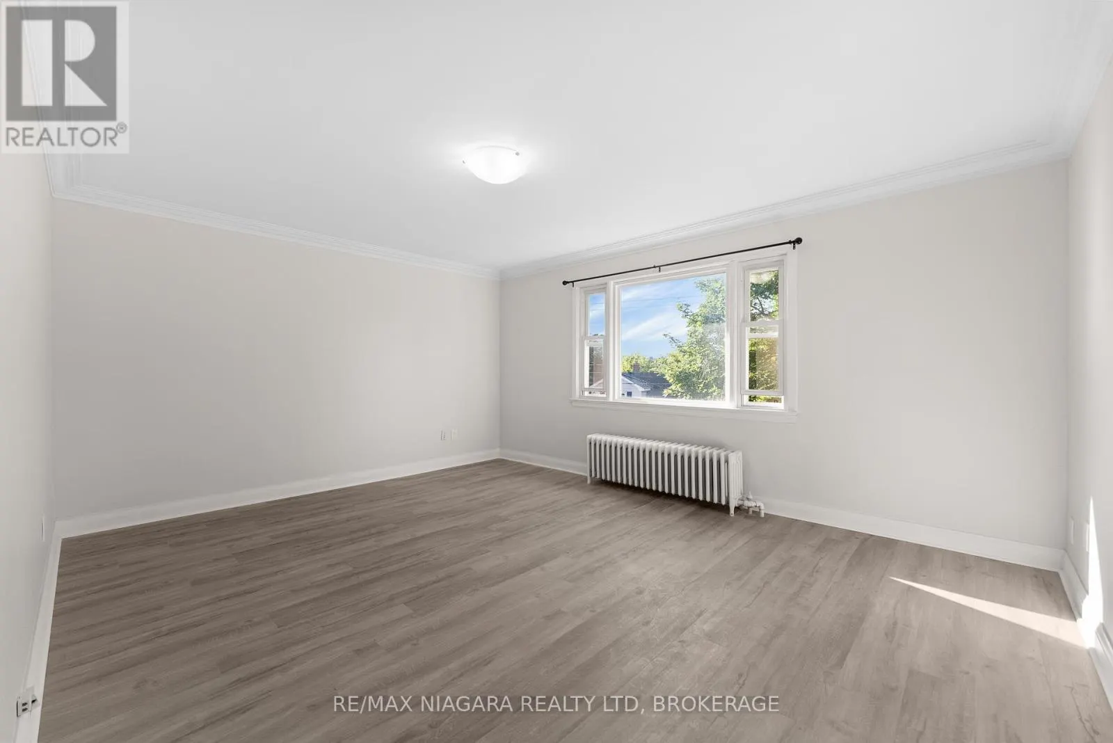 24 GALE CRESCENT