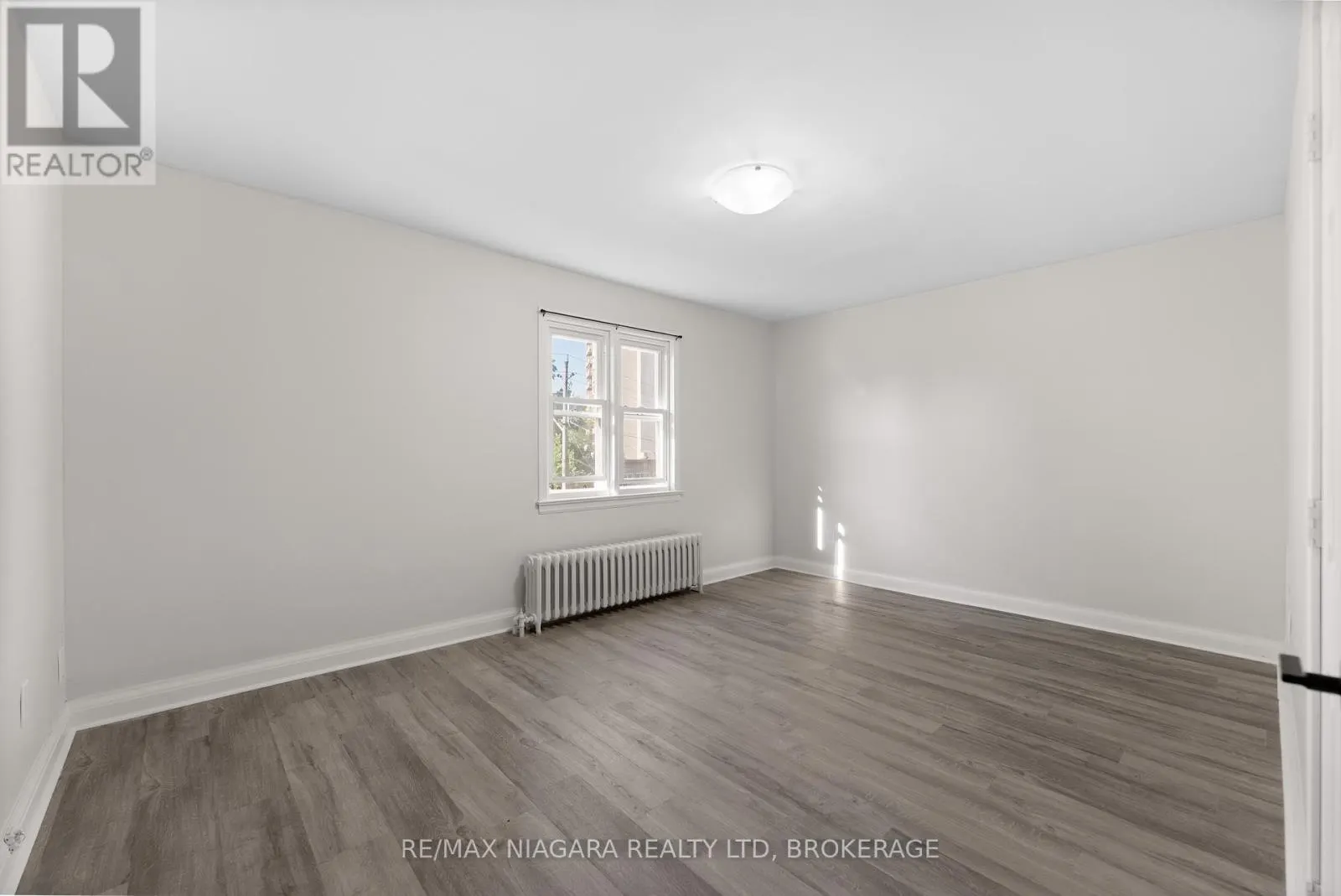 24 GALE CRESCENT