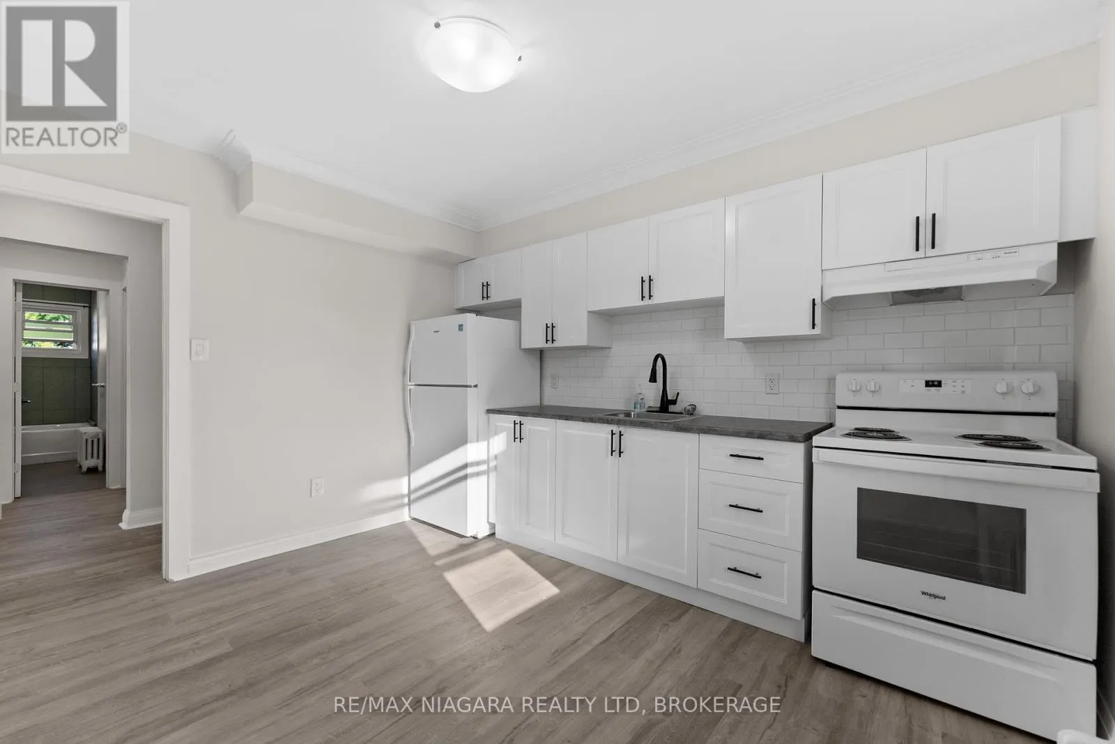 24 GALE CRESCENT