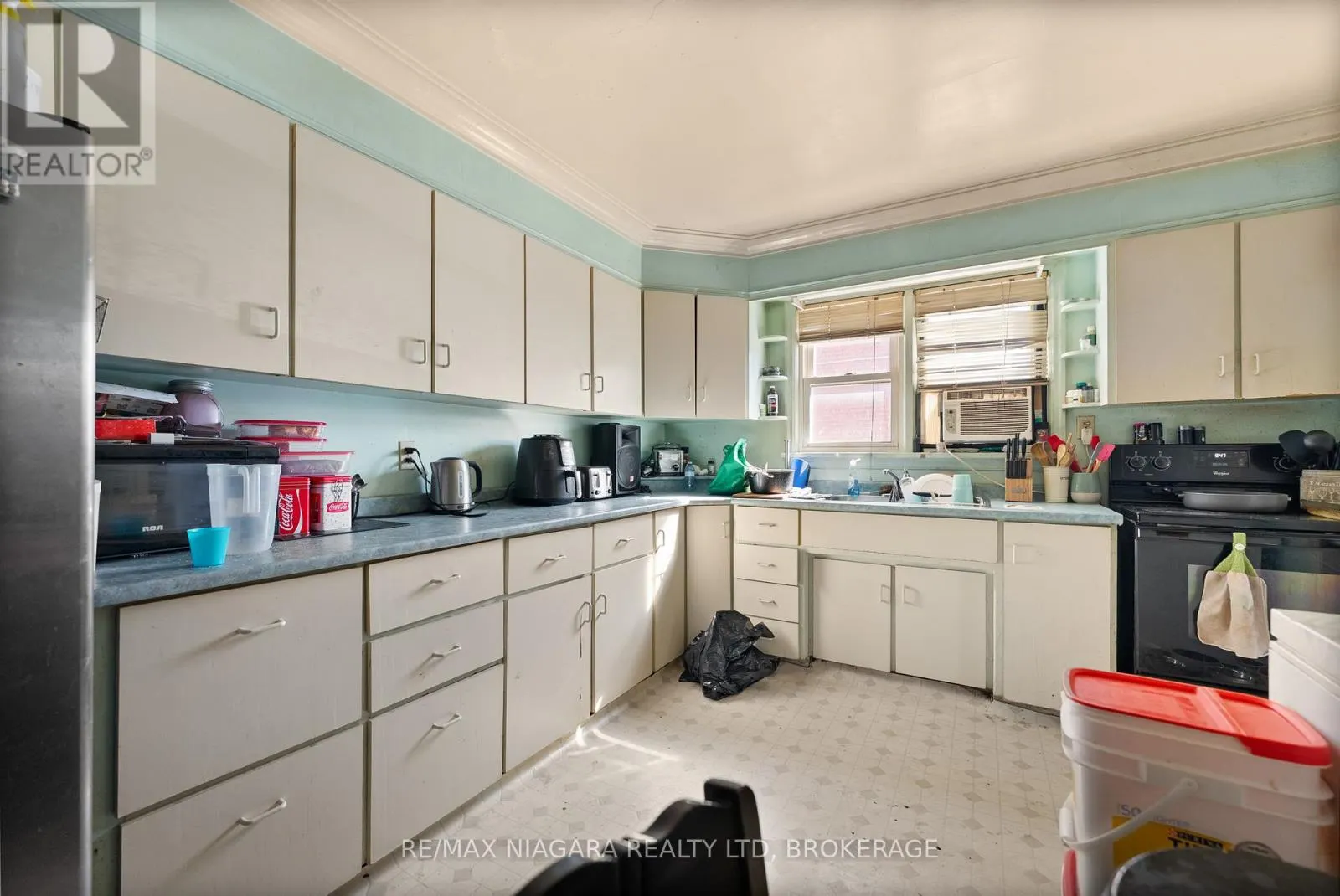24 GALE CRESCENT