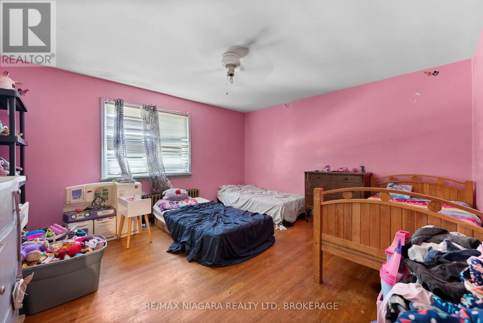 24 GALE CRESCENT