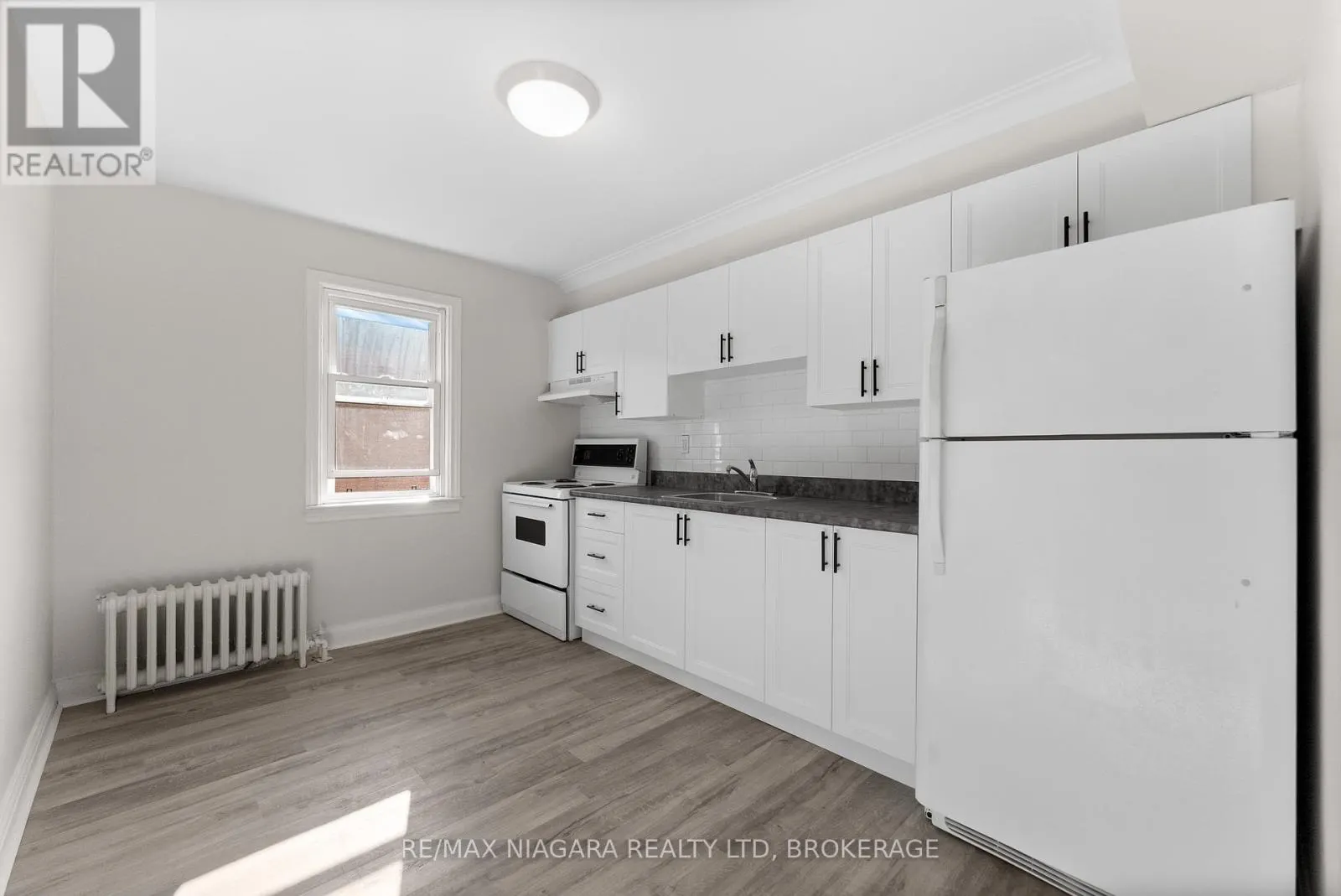 24 GALE CRESCENT