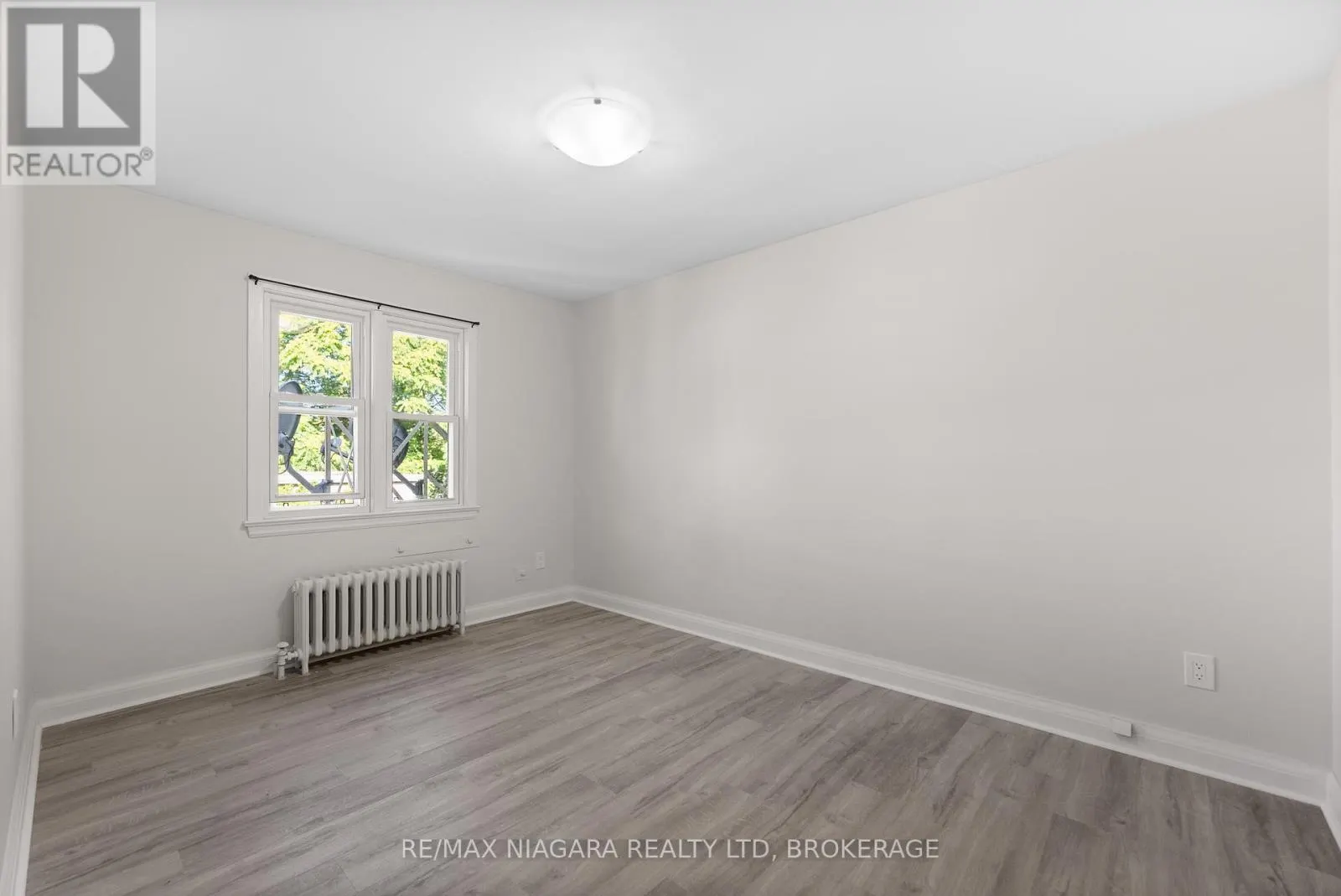 24 GALE CRESCENT