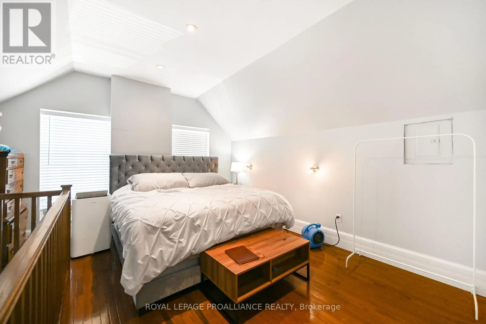 35 BETHUNE STREET