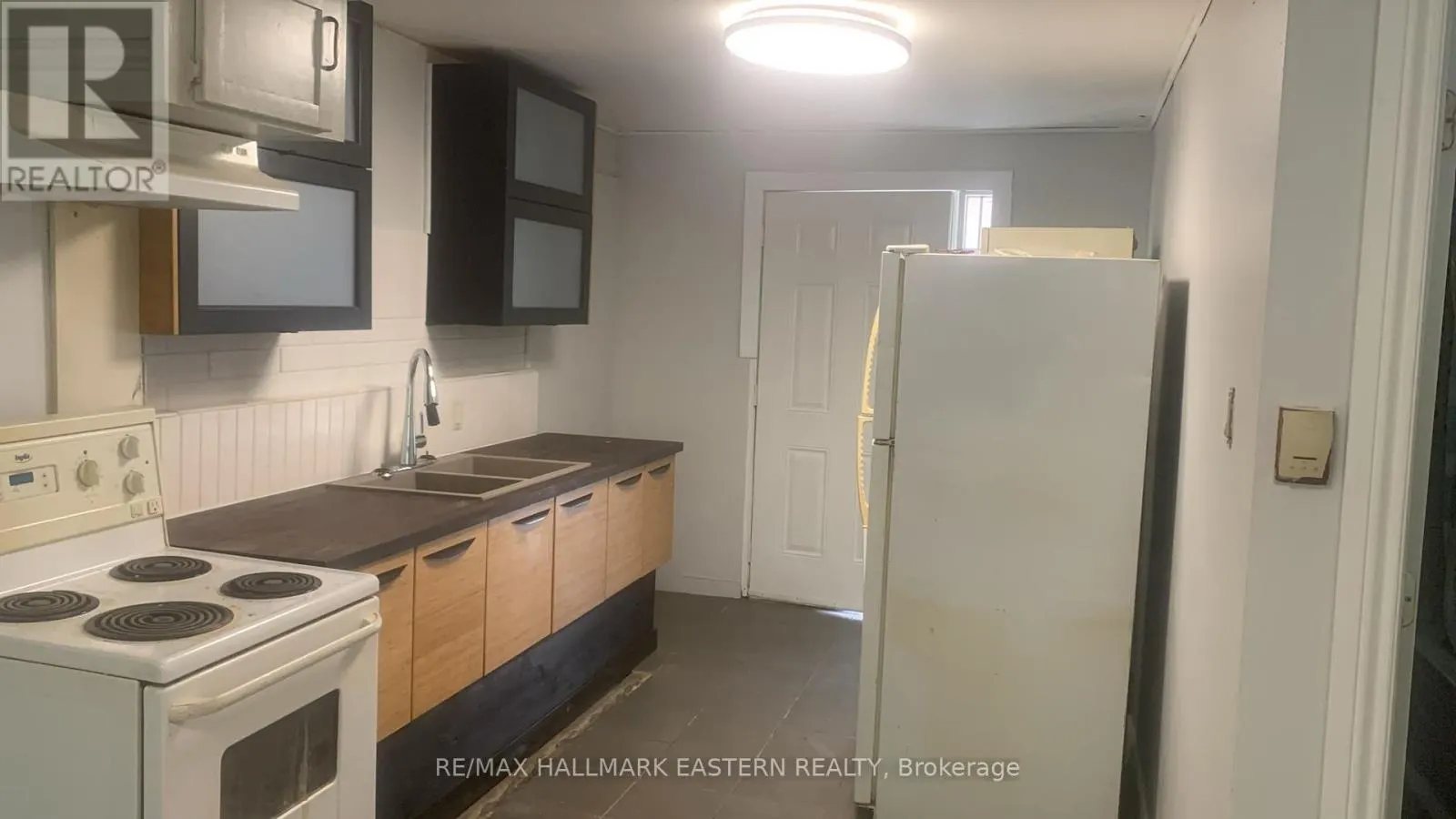 384 KING STREET W