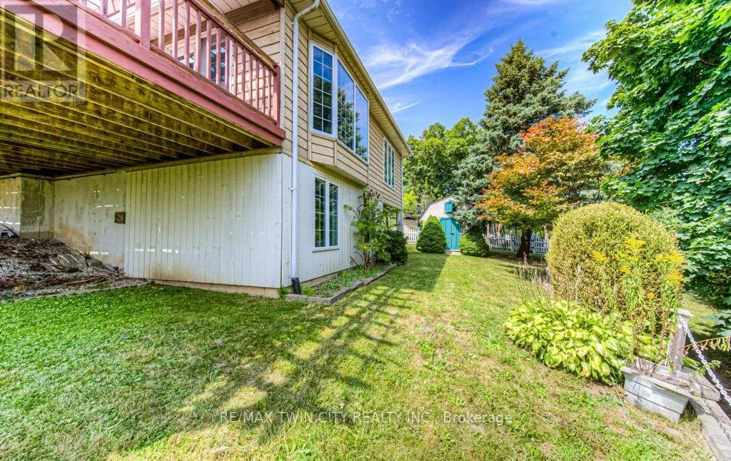 38 CHARNWOOD COURT N