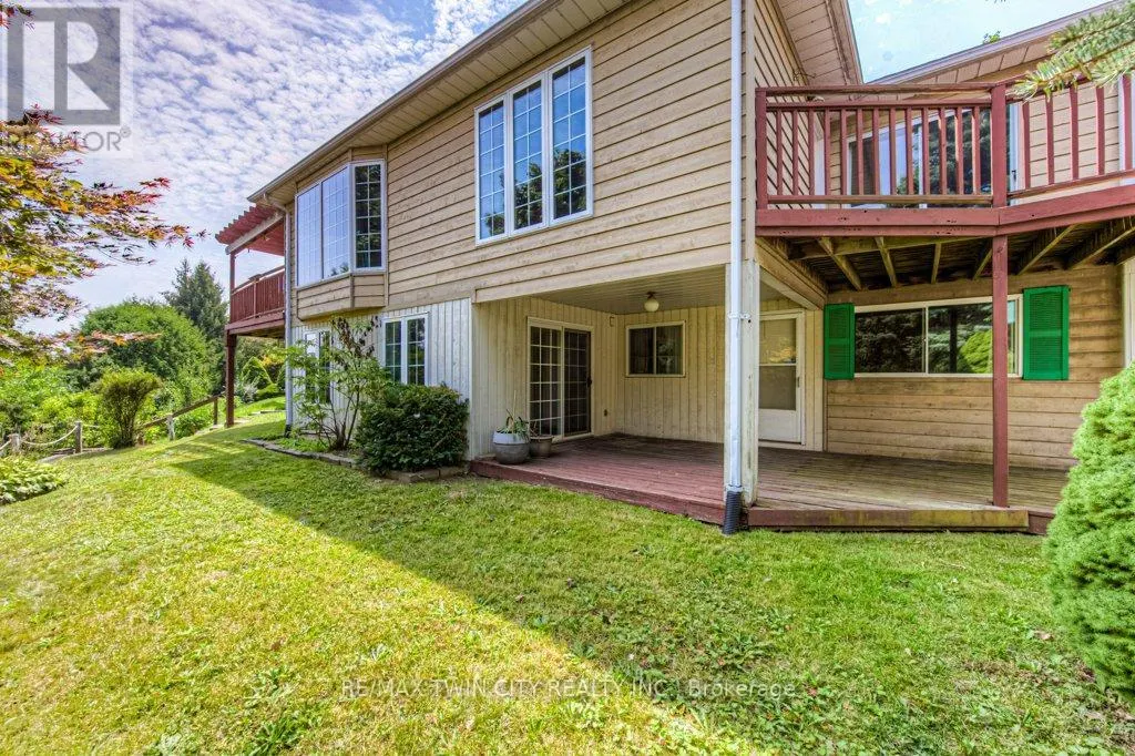 38 CHARNWOOD COURT N