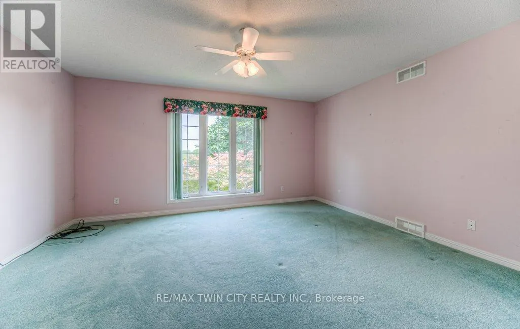 38 CHARNWOOD COURT N