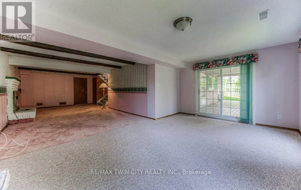 38 CHARNWOOD COURT N