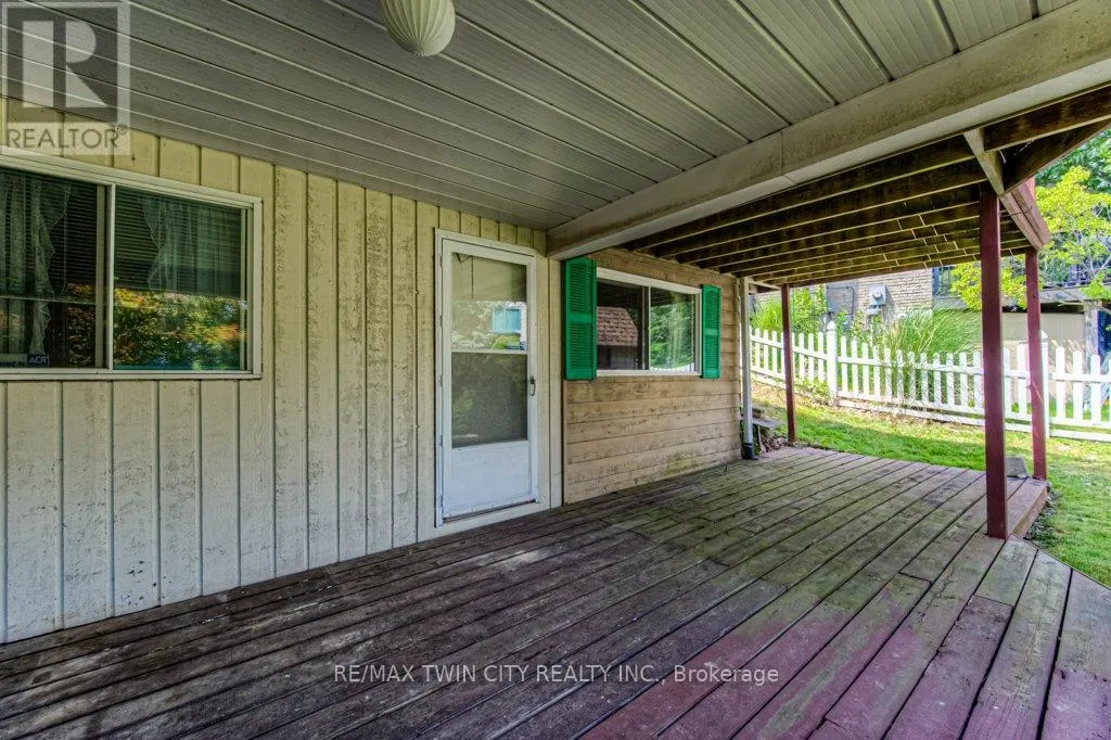 38 CHARNWOOD COURT N