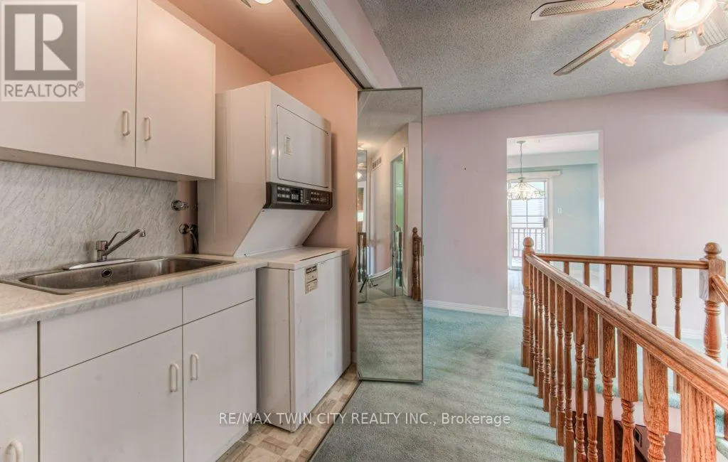 38 CHARNWOOD COURT N