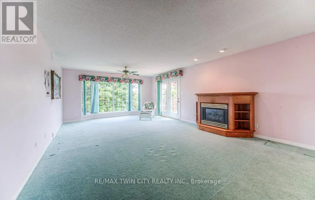 38 CHARNWOOD COURT N
