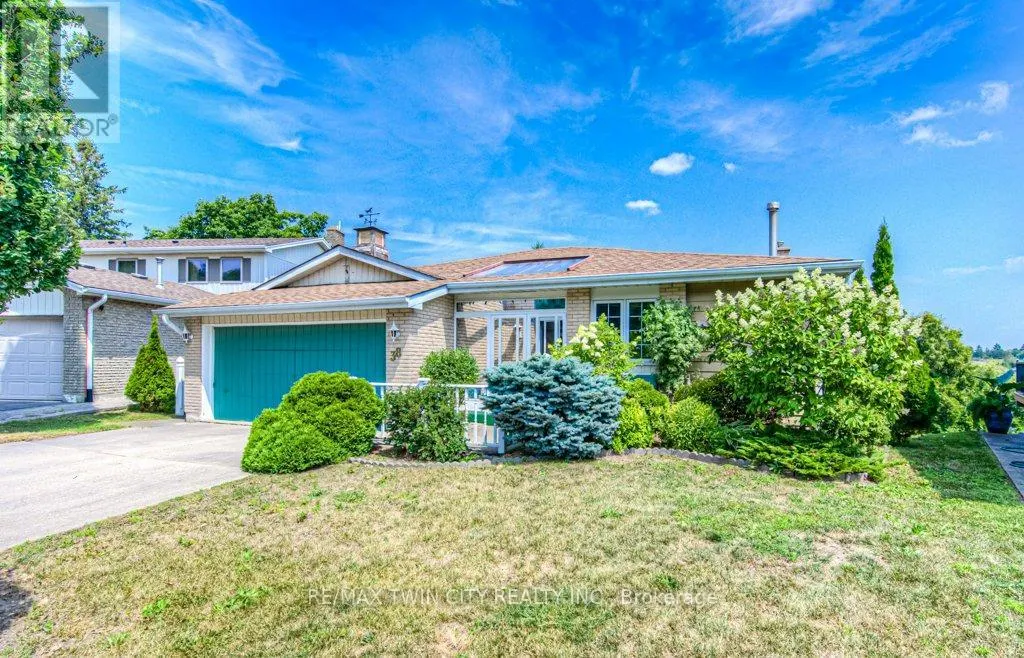 38 CHARNWOOD COURT N