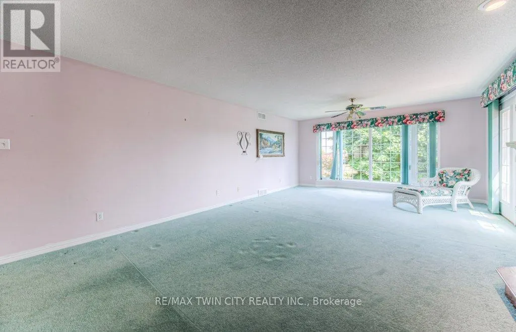 38 CHARNWOOD COURT N