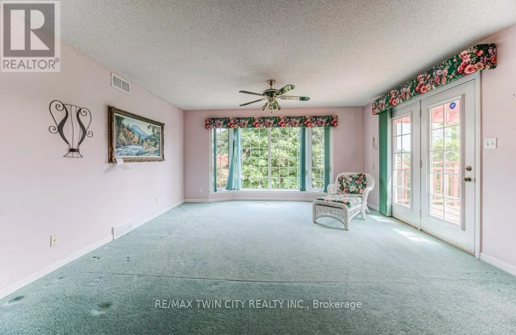 38 CHARNWOOD COURT N