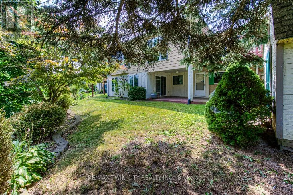 38 CHARNWOOD COURT N