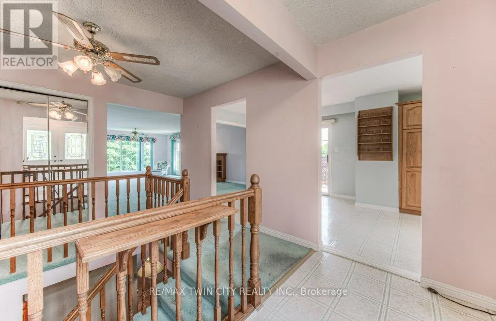 38 CHARNWOOD COURT N