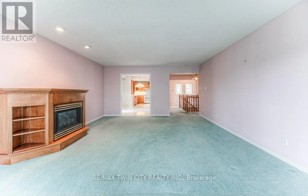 38 CHARNWOOD COURT N