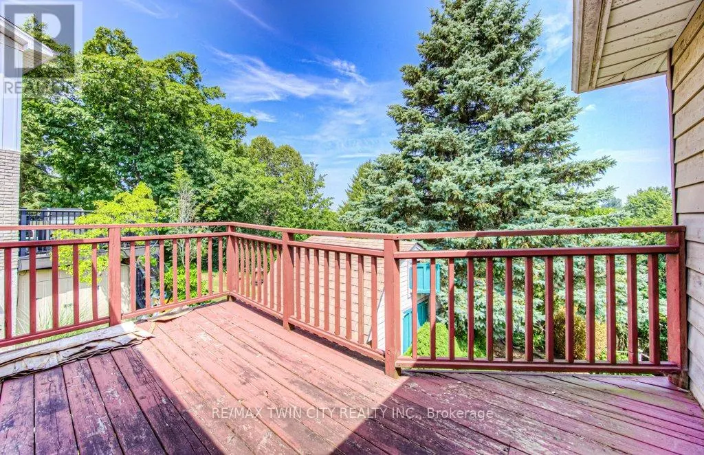38 CHARNWOOD COURT N