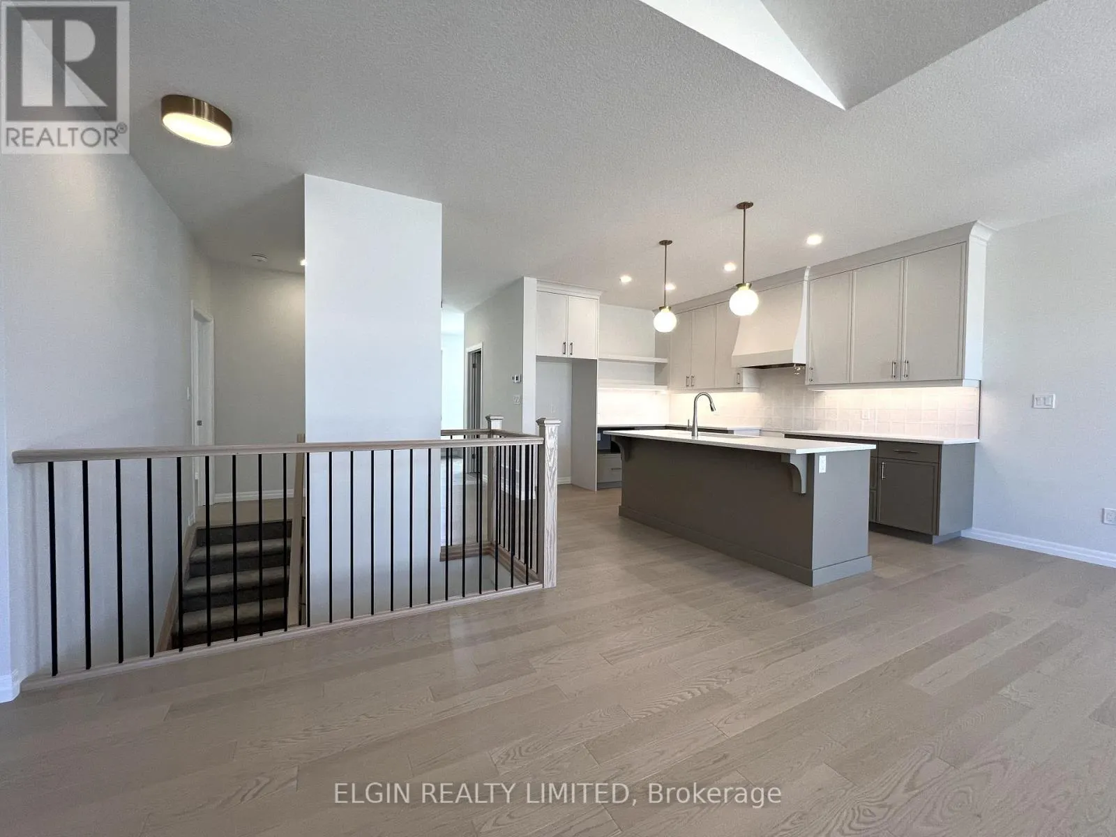 45 HEMLOCK CRESCENT