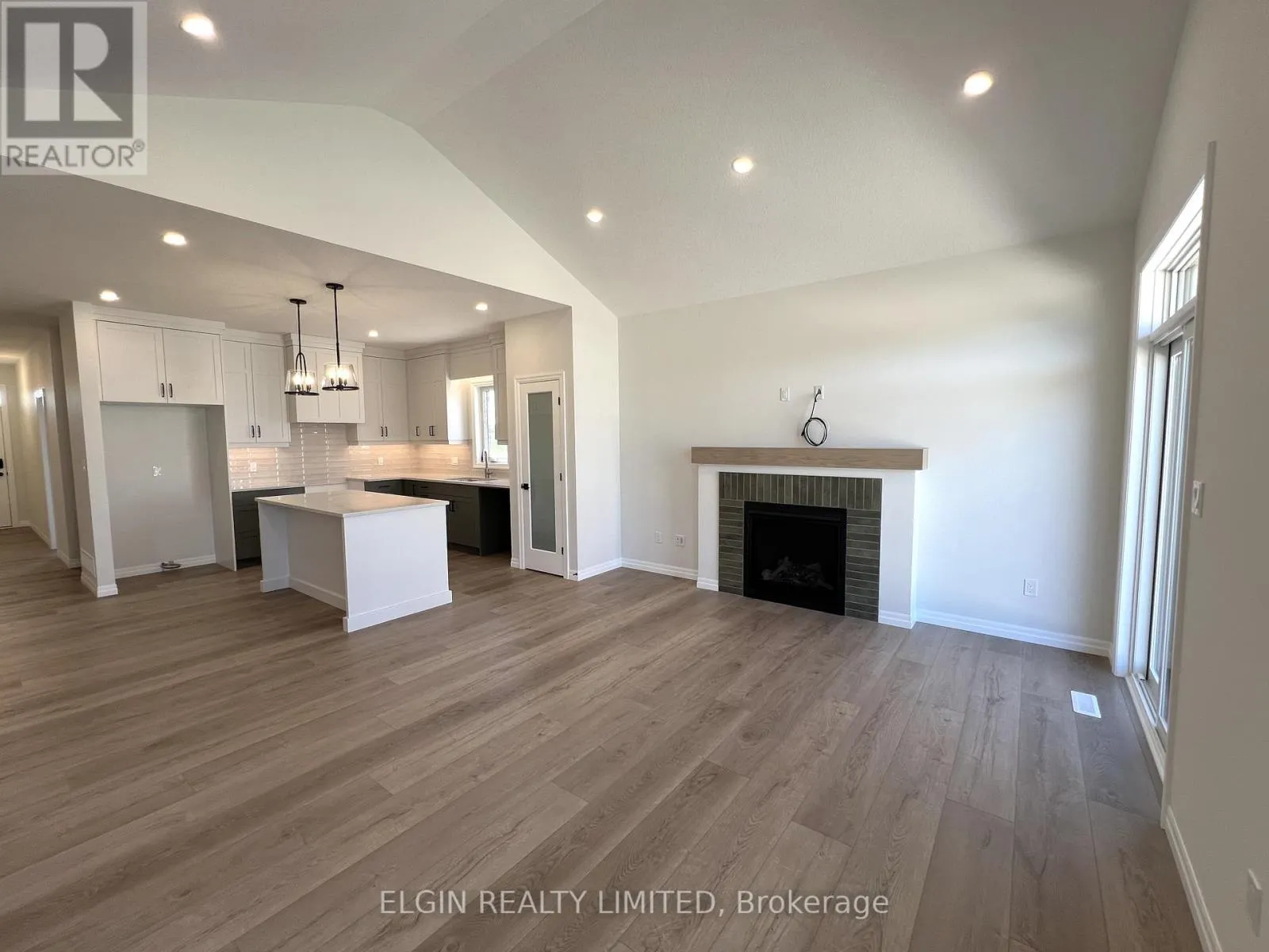 47 HEMLOCK CRESCENT