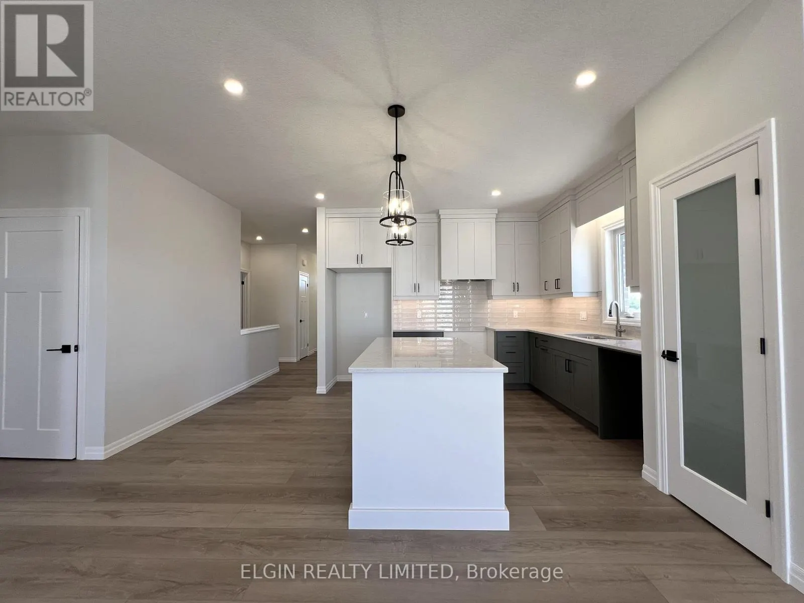 47 HEMLOCK CRESCENT