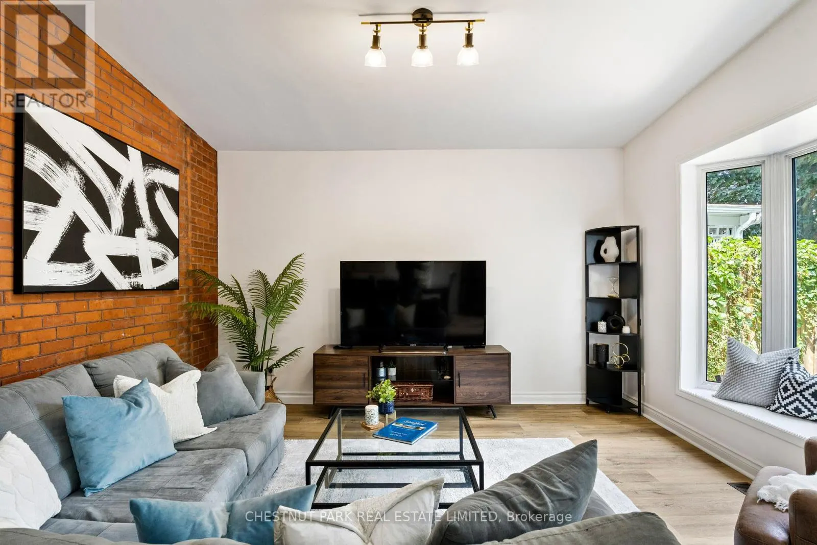 13 PRINCESS STREET W