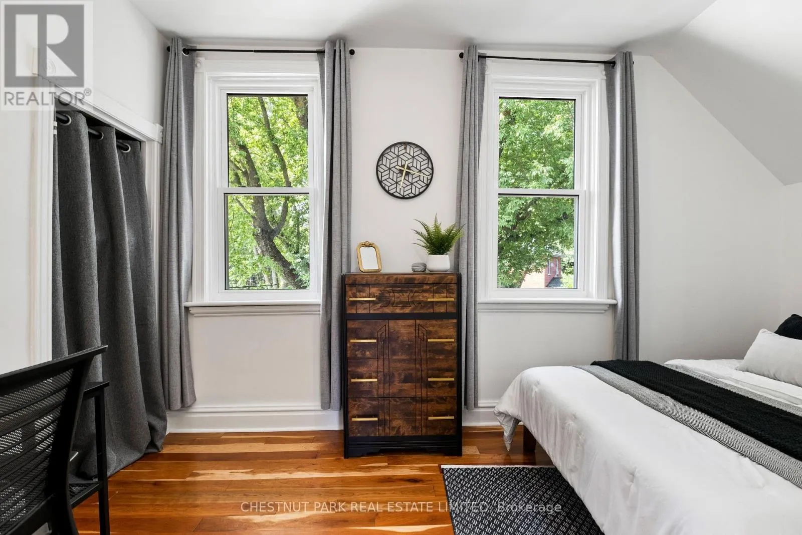 13 PRINCESS STREET W