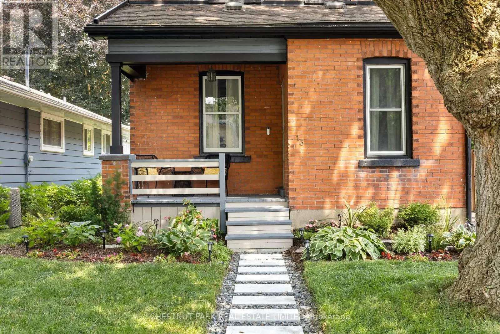 13 PRINCESS STREET W