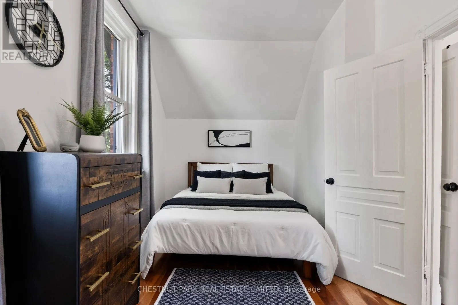 13 PRINCESS STREET W