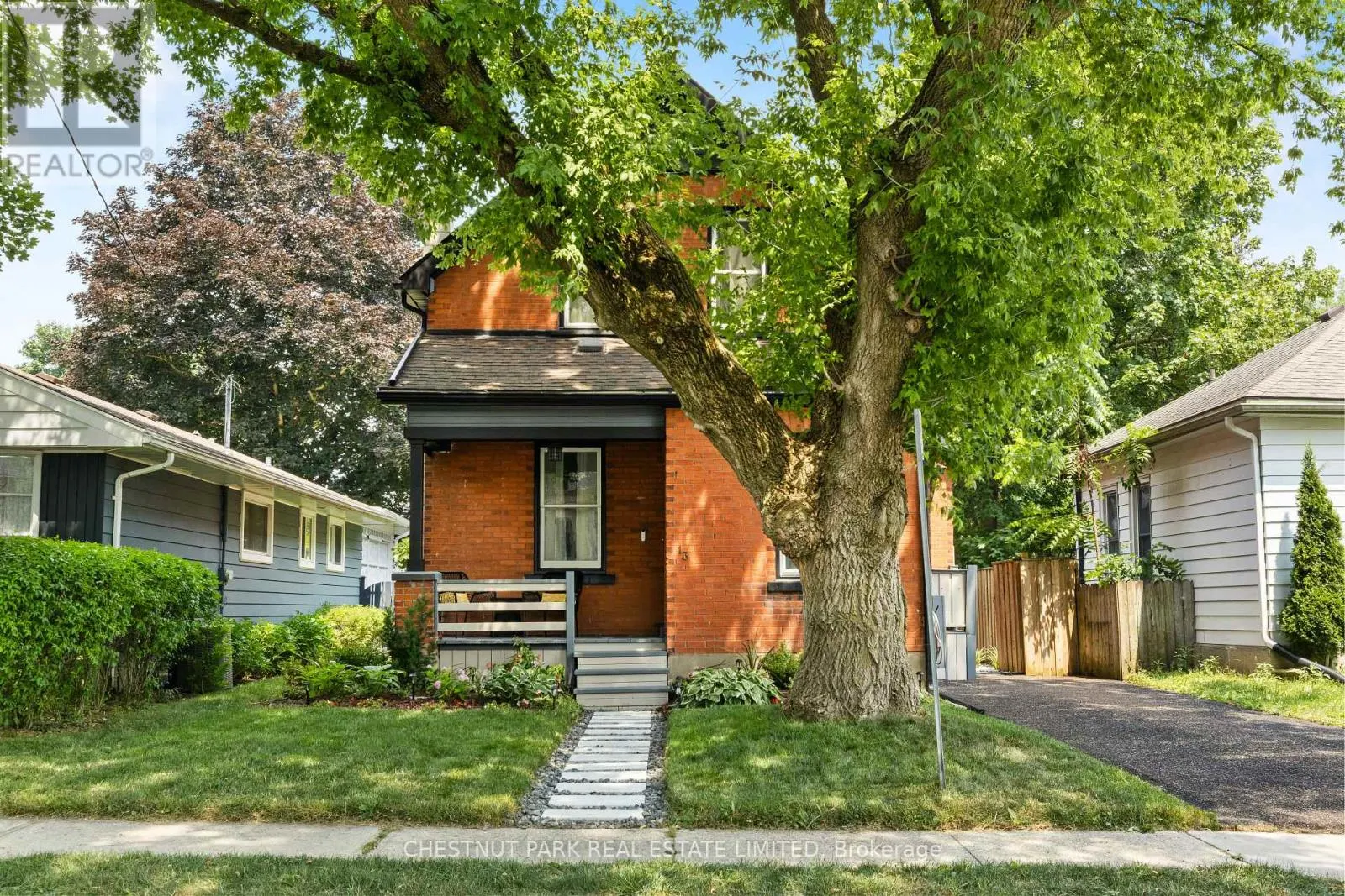 13 PRINCESS STREET W