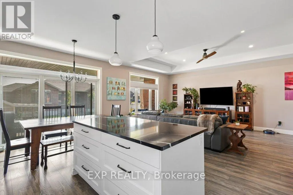 83 ESSEX DRIVE N