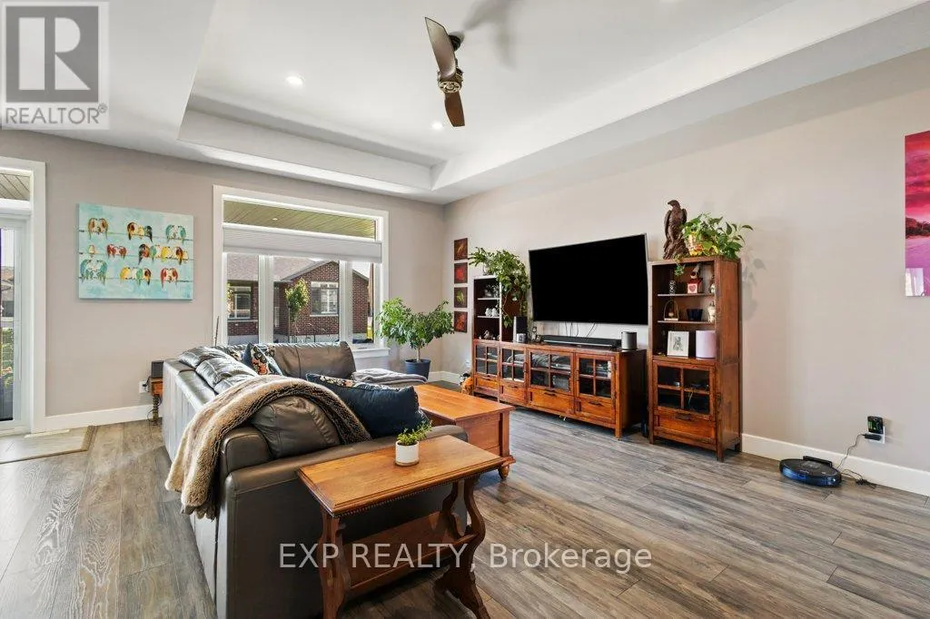 83 ESSEX DRIVE N