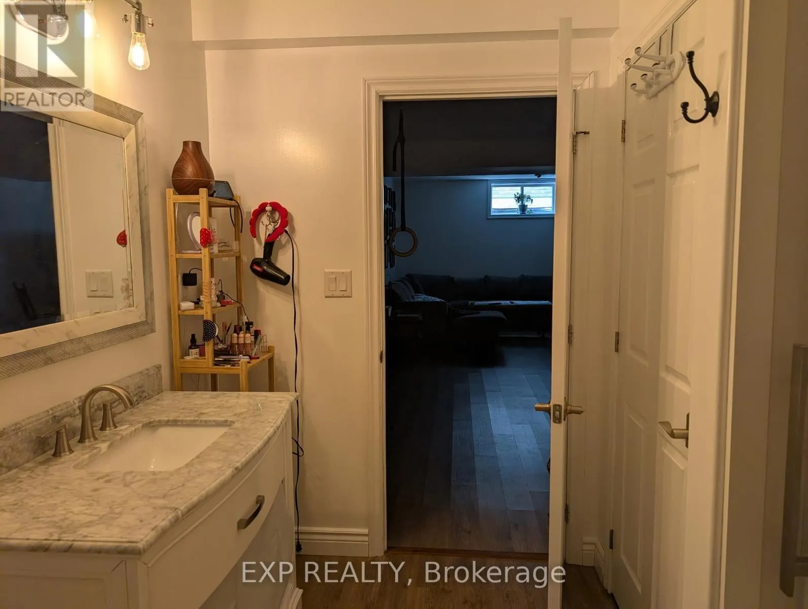83 ESSEX DRIVE N