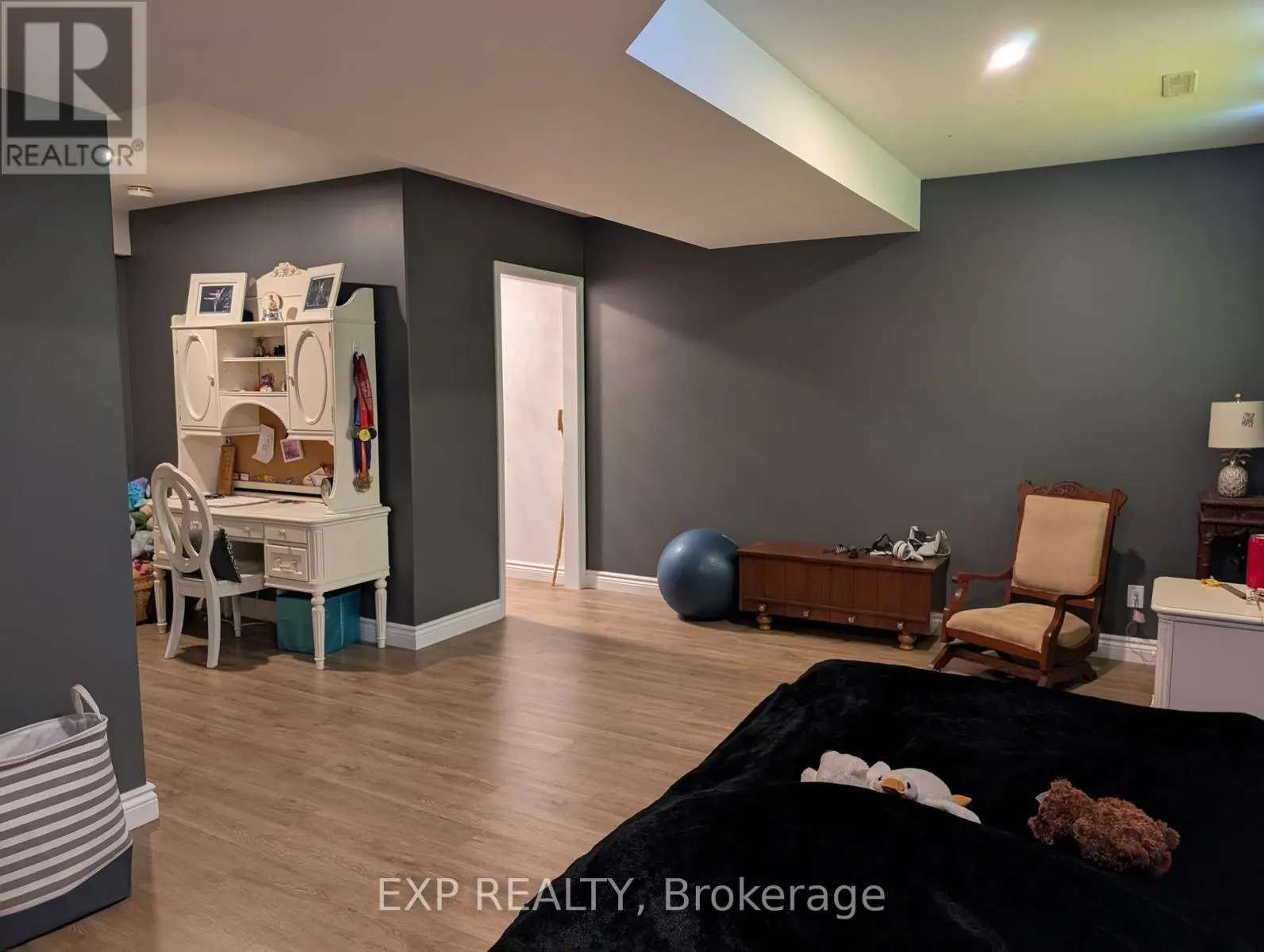 83 ESSEX DRIVE N