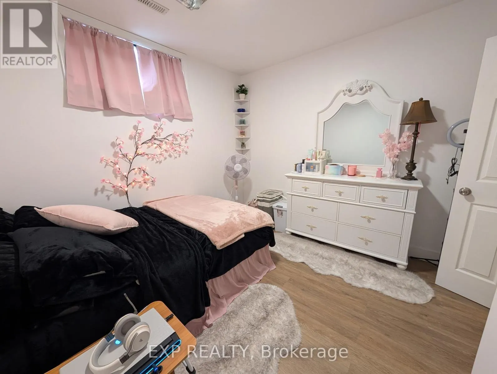 83 ESSEX DRIVE N