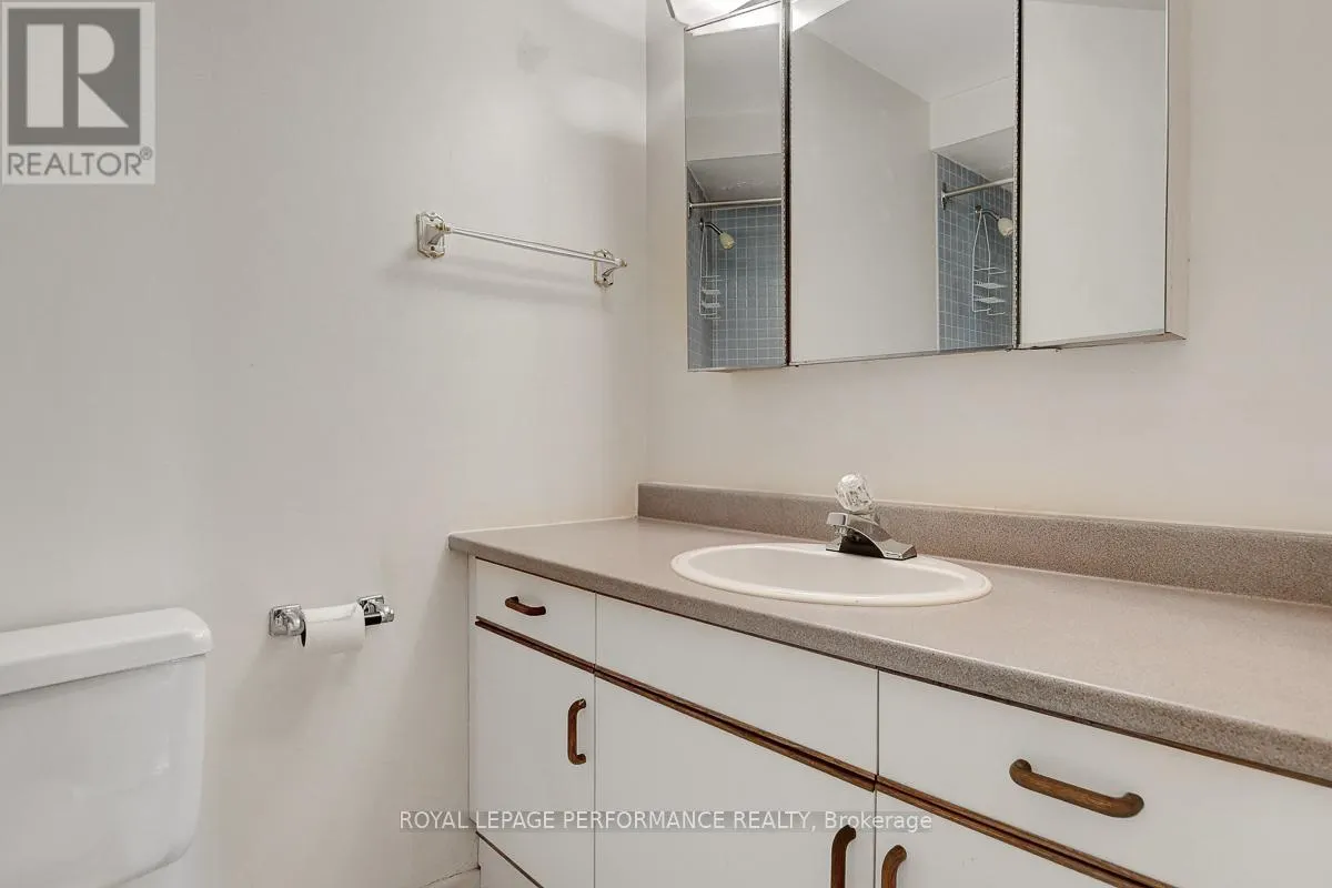 404 - 415 GREENVIEW AVENUE