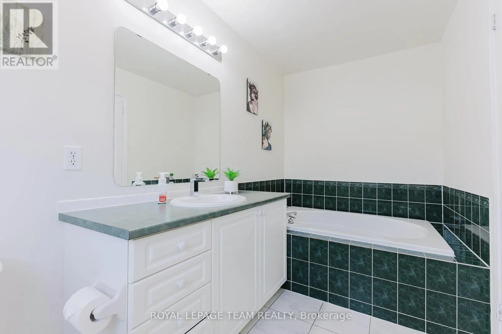 11 VILLANDRY STREET