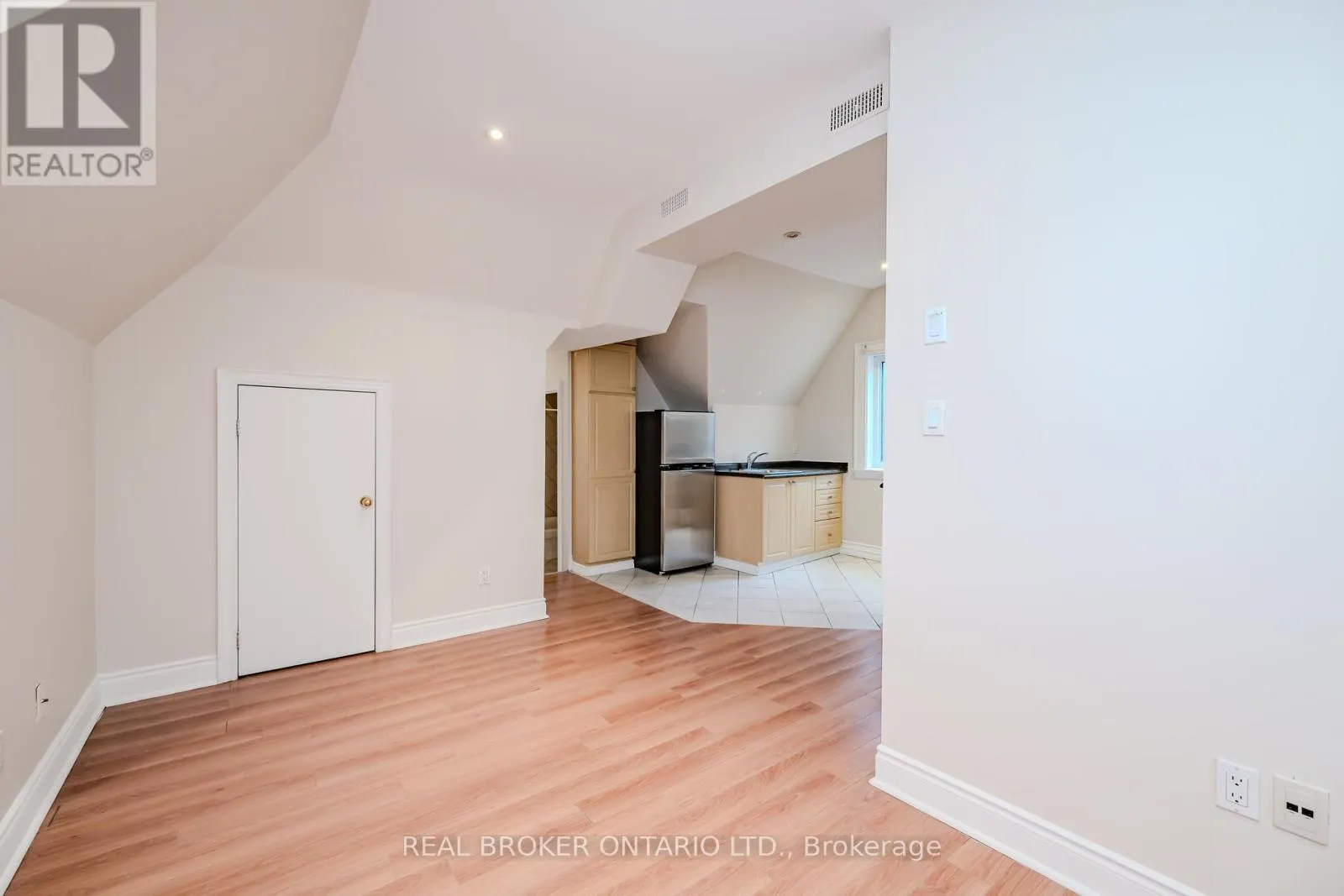 14 FOREST AVENUE STREET S