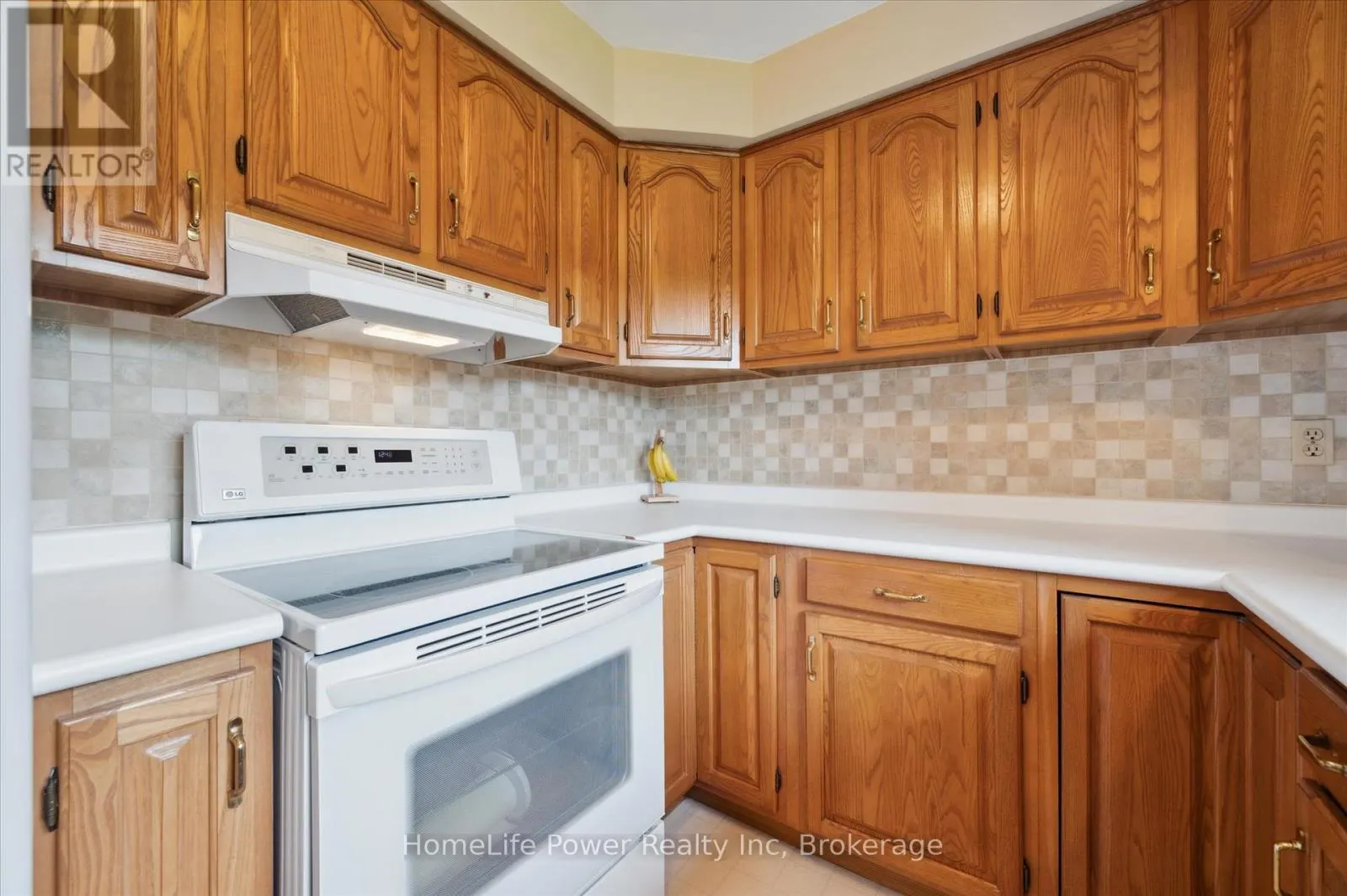 36 SANDERSON DRIVE