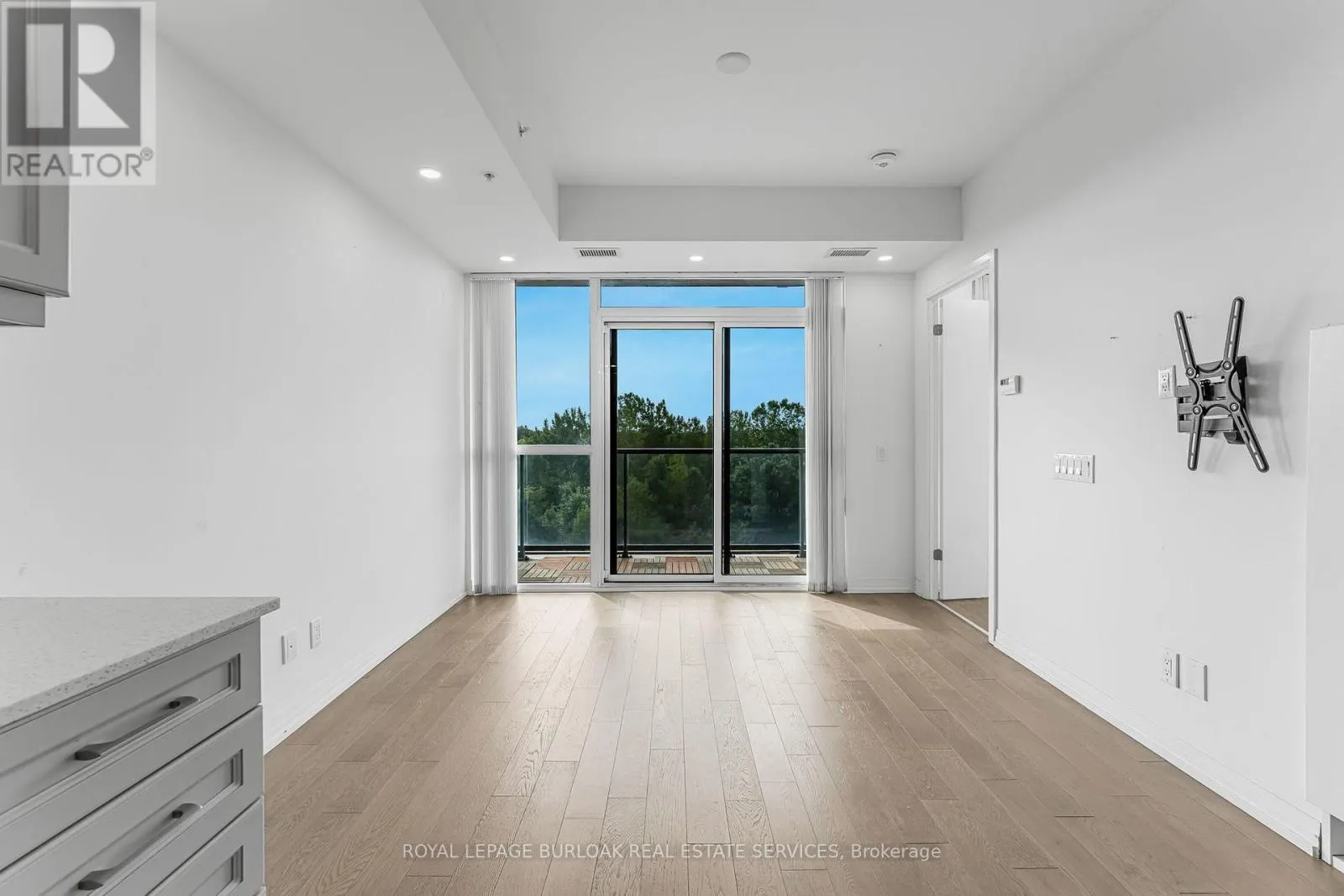 606 - 7711 GREEN VISTA GATE