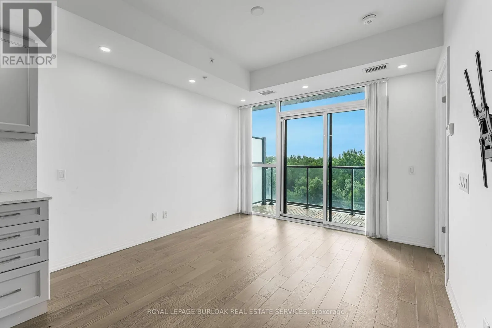 606 - 7711 GREEN VISTA GATE
